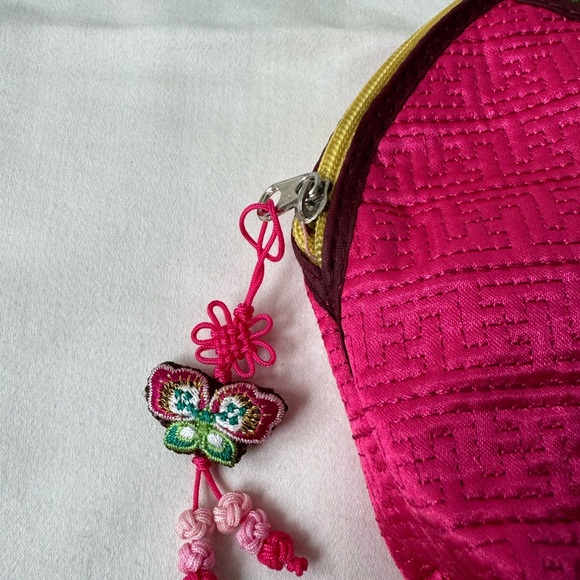 Quilted Cloth Makeup Bag - Picture 3 of 5